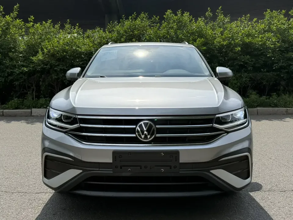 Volkswagen Tiguan L Tiguan L 2023 280TSI Limited Edition 2022 — photo 1, buy with delivery to Moscow