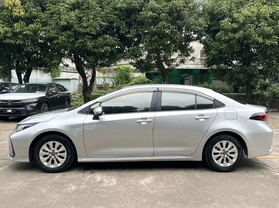 Toyota Corolla Corolla 2023 Intelligent Electric Hybrid Dual Engine 1.8L E-CVT Pioneer Edition 2024 — thumbnail 3