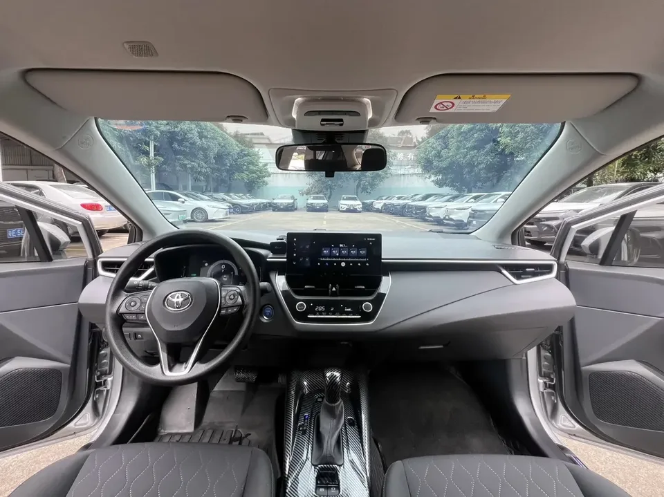 Toyota Corolla Corolla 2023 Intelligent Electric Hybrid Dual Engine 1.8L E-CVT Pioneer Edition 2024 — thumbnail 4