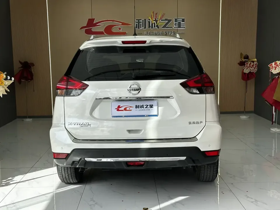 Nissan X-Trail Qijun 2023 Classic Edition 2.0L 2WD Smart Link Premium Edition 2023 — thumbnail 2