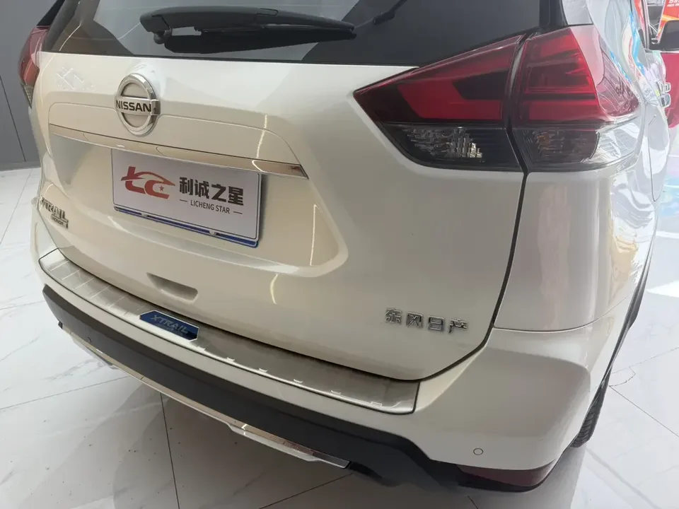 Nissan X-Trail Qijun 2023 Classic Edition 2.0L 2WD Smart Link Premium Edition 2023 — thumbnail 3