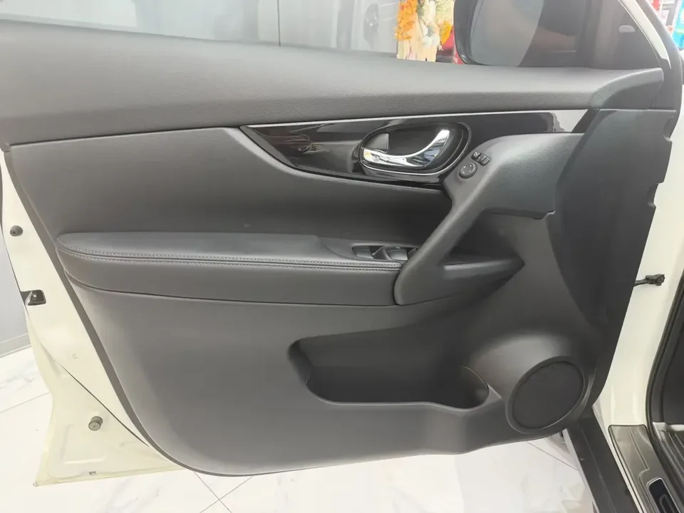 Nissan X-Trail Qijun 2023 Classic Edition 2.0L 2WD Smart Link Premium Edition 2023 — thumbnail 5