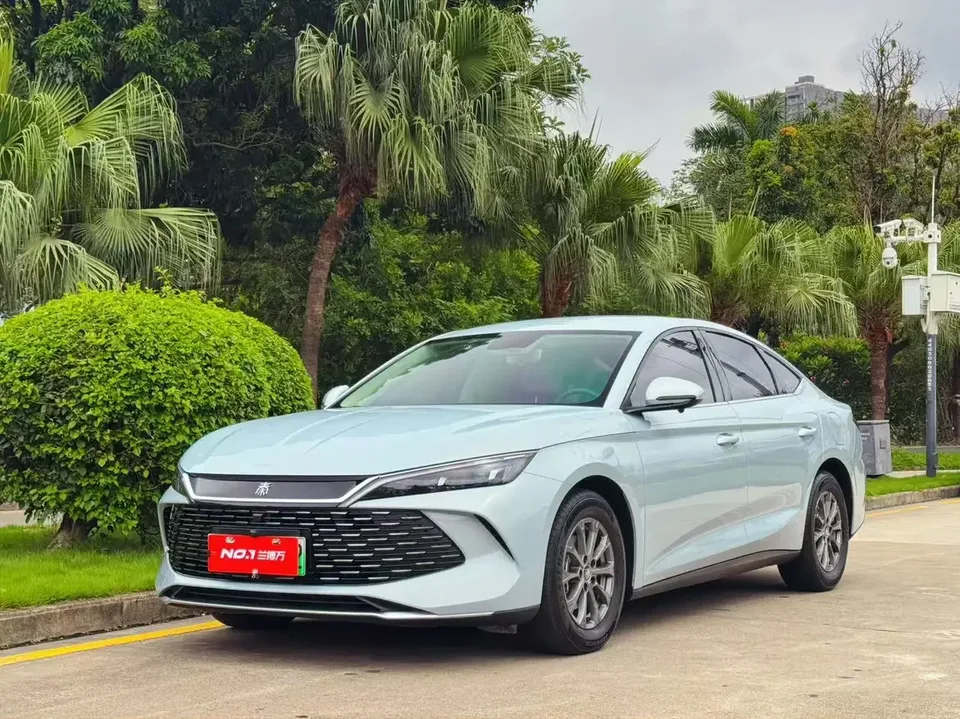 BYD Qin L DM Qin L DM 2024 DM-i 80KM Leading Type 2025 — photo 1, buy with delivery to Moscow