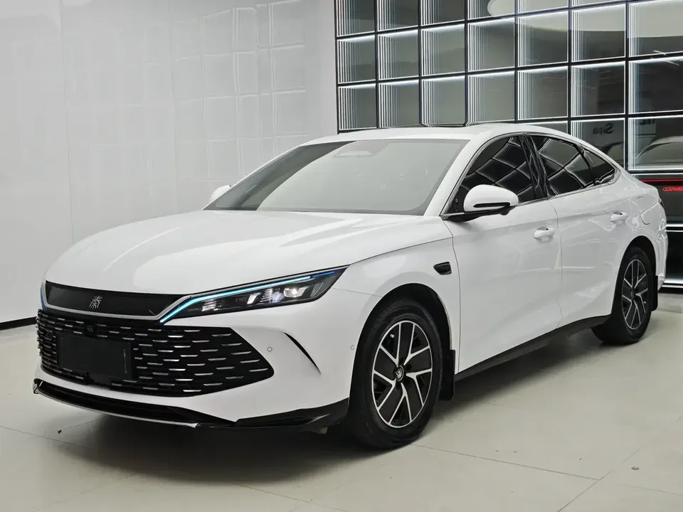 BYD Qin L DM Qin L DM 2025 Intelligent Driving Edition DM-i 120KM Leading Edition 2025 — photo 1, buy with delivery to Moscow