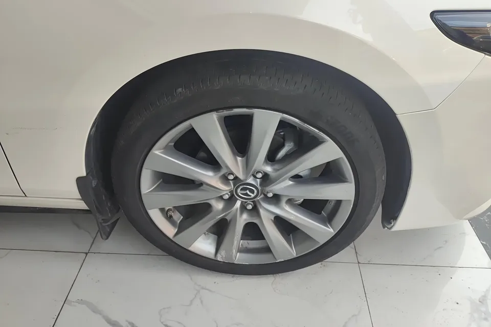 Mazda Axela Mazda3 Angkesela 2023 2.0L Automatic Elegant Edition 2024 — миниатюра 3
