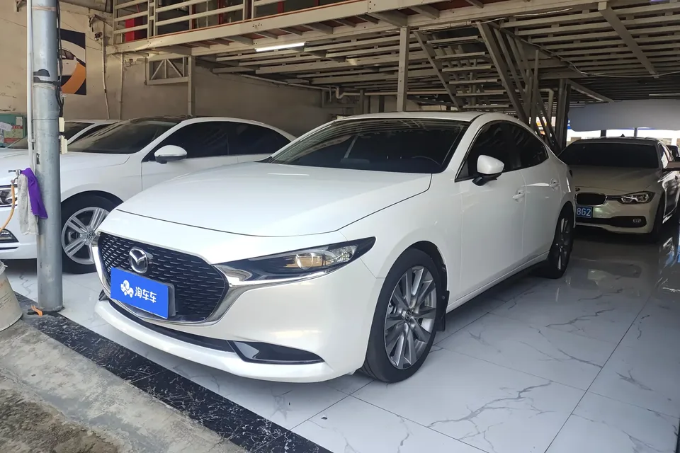 Mazda Axela Mazda3 Angkesela 2023 2.0L Automatic Elegant Edition 2024 — photo 1, buy with delivery to Moscow