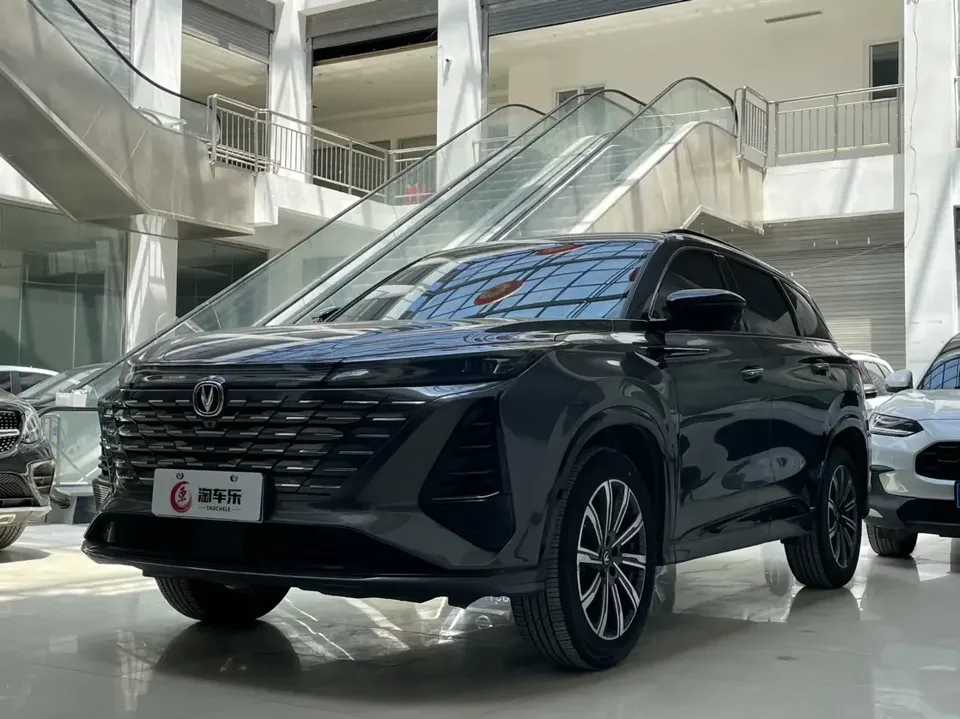 Changan CS75PLUS Changan CS75 PLUS 2024 The third generation champion version 1.5T automatic intelligent driving strong navigation 2025 — photo 1, buy with delivery to Moscow