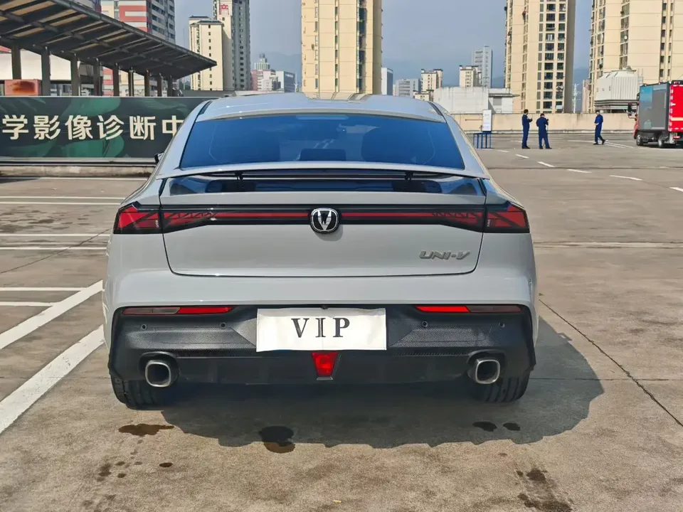 Changan UNI-V Changan UNI-V 2022 1.5T Premium 2022 — миниатюра 2