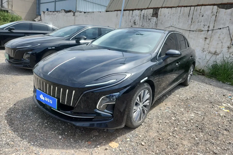 Hongqi E-QM5 Hongqi E-QM5 2023 Modified basic travel version 2023 — photo 1, buy with delivery to Moscow