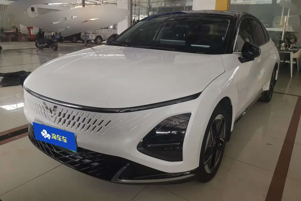 Wuling Starlight PHEV Wuling Starlight PHEV 2024 Co-creation Edition 150 Pilot 2025 — photo 1, buy with delivery to Moscow
