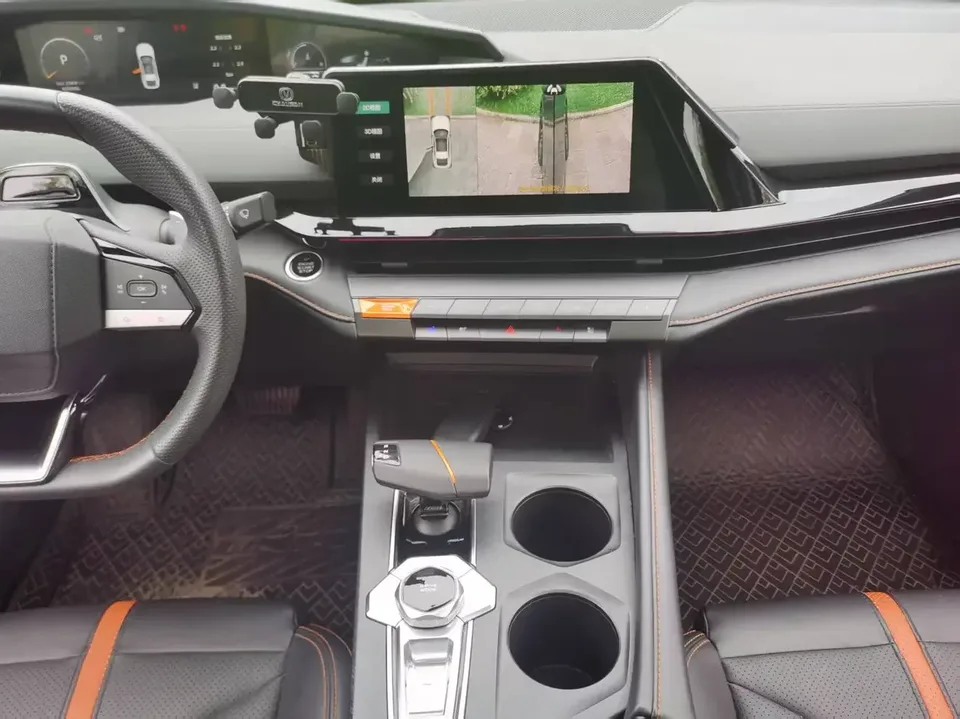 Changan UNI-V Changan UNI-V 2024 1.5T Premium 2025 — thumbnail 4
