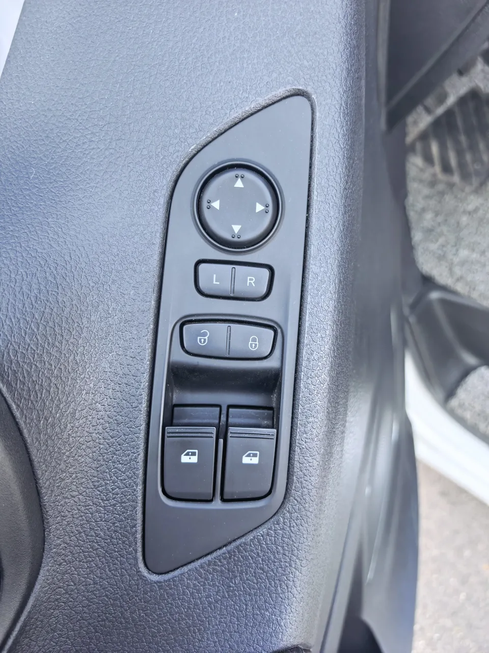 Datong Maxus G10 Maxus G10 2023 2.0L gasoline manual multi-function version 7 seats 2023 — thumbnail 3