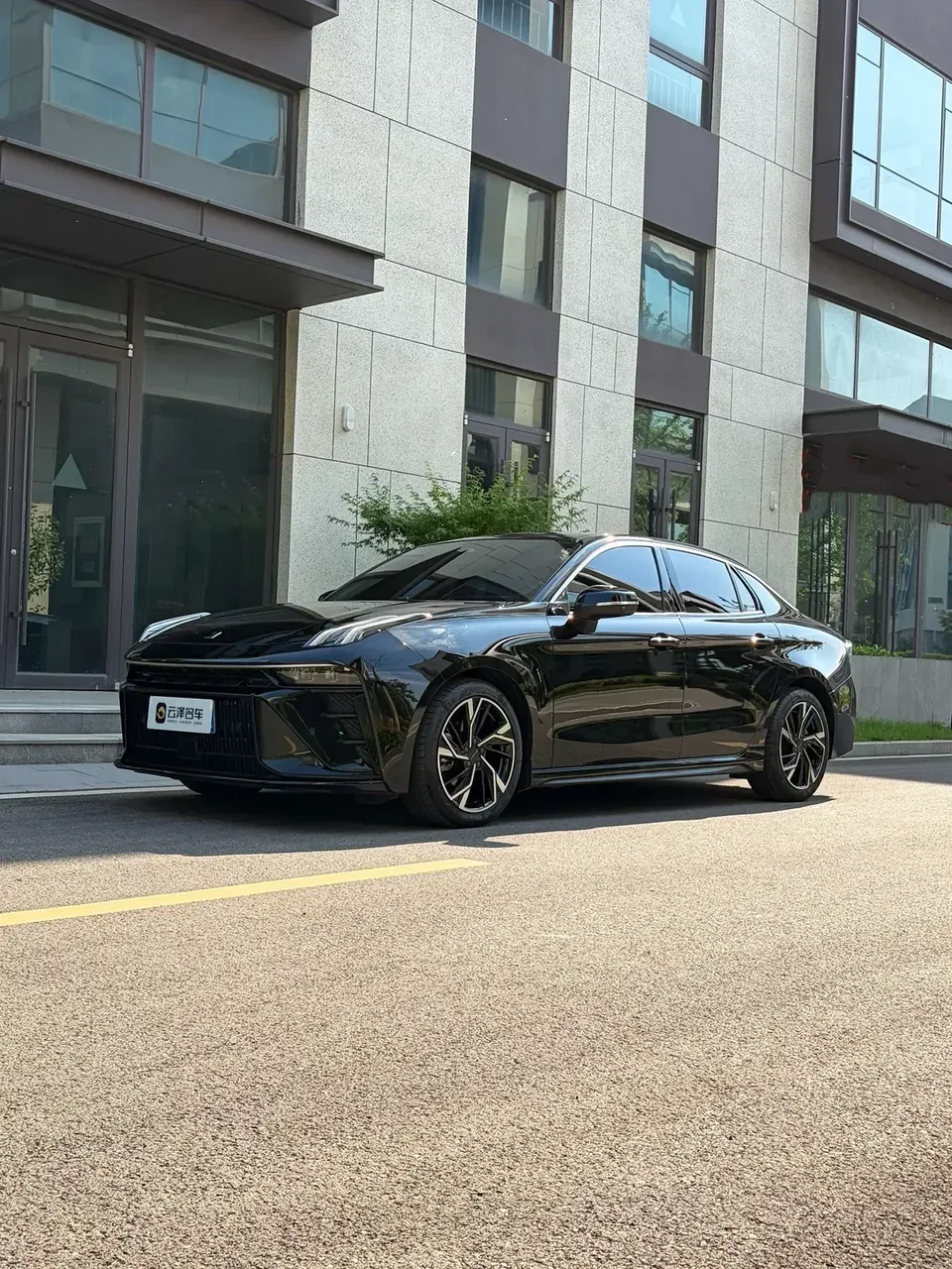 Lynk & Co 03 Lynk & Co 03 2023 1.5TD DCT Jin Pro 2024 — photo 1, buy with delivery to Moscow