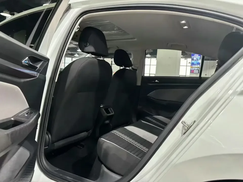 Volkswagen Bora Bora 2023 200TSI DSG Free Travel Edition 2023 — thumbnail 3