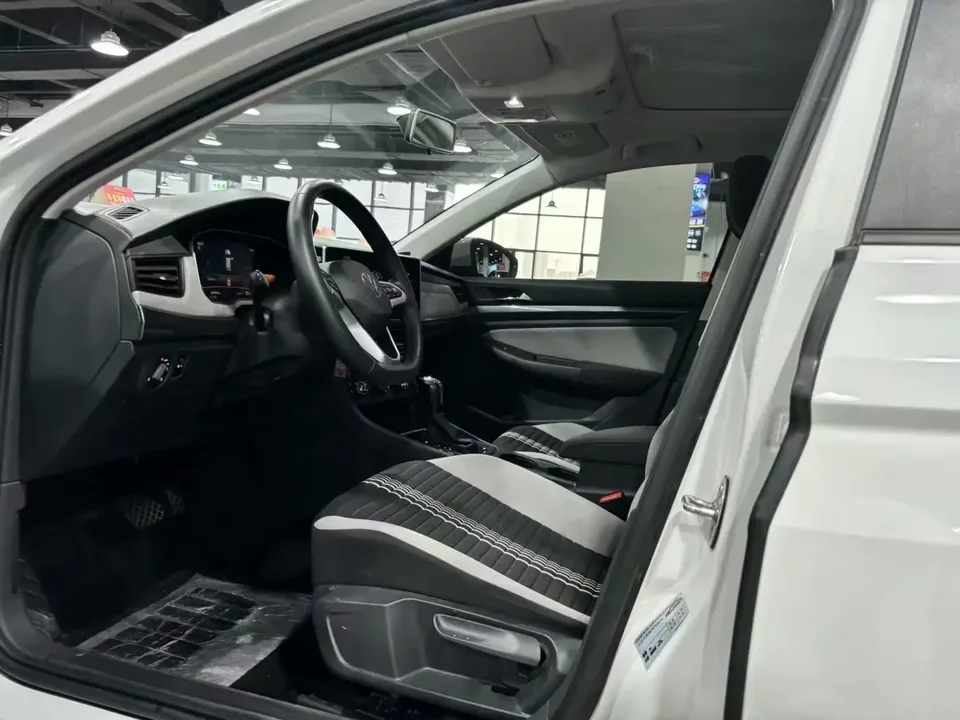 Volkswagen Bora Bora 2023 200TSI DSG Free Travel Edition 2023 — thumbnail 5