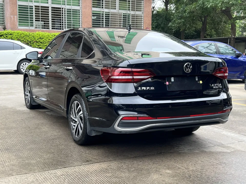 Volkswagen Lavida Lavida 2023 300TSI DSG Full Elegance Edition 2023 — thumbnail 2