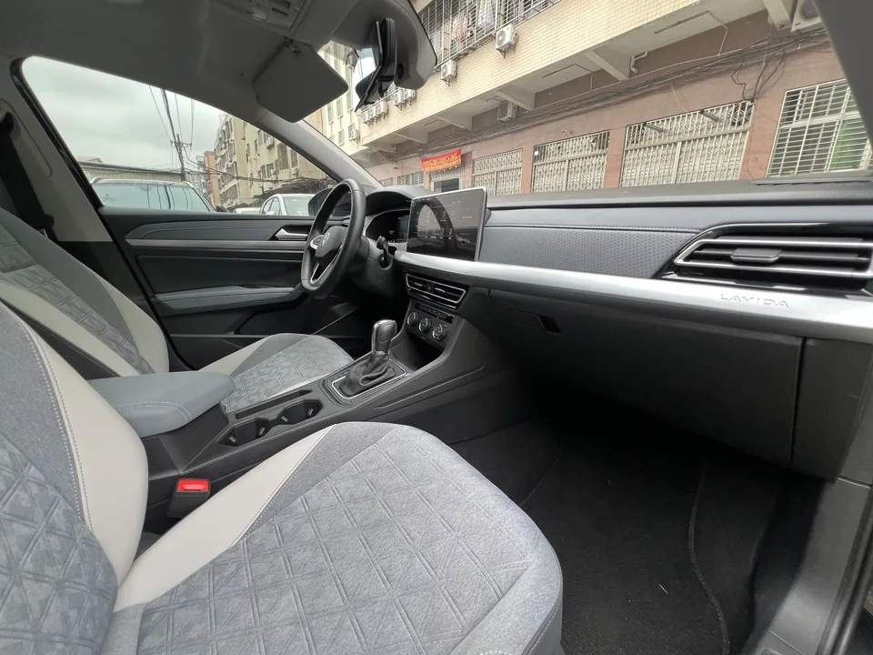Volkswagen Lavida Lavida 2023 300TSI DSG Full Elegance Edition 2023 — thumbnail 5