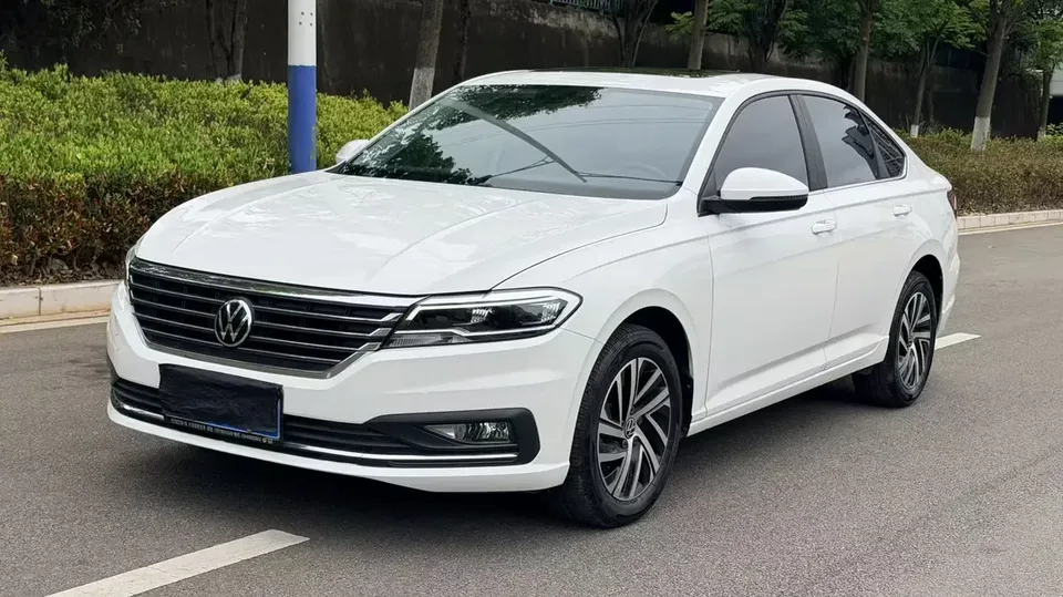 Volkswagen Lavida Lavida 2018 280TSI DSG Deluxe Edition National V 2022 — photo 1, buy with delivery to Moscow