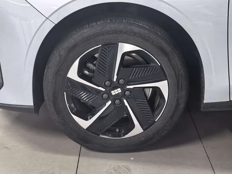 Geely Galaxy L6 Galaxy L6 2025 1.5 EM-i DHT 140KM Starship Edition 2025 — thumbnail 3