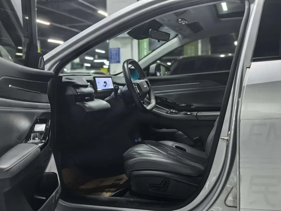 Geely Galaxy L6 Galaxy L6 2025 1.5 EM-i DHT 140KM Starship Edition 2025 — thumbnail 4