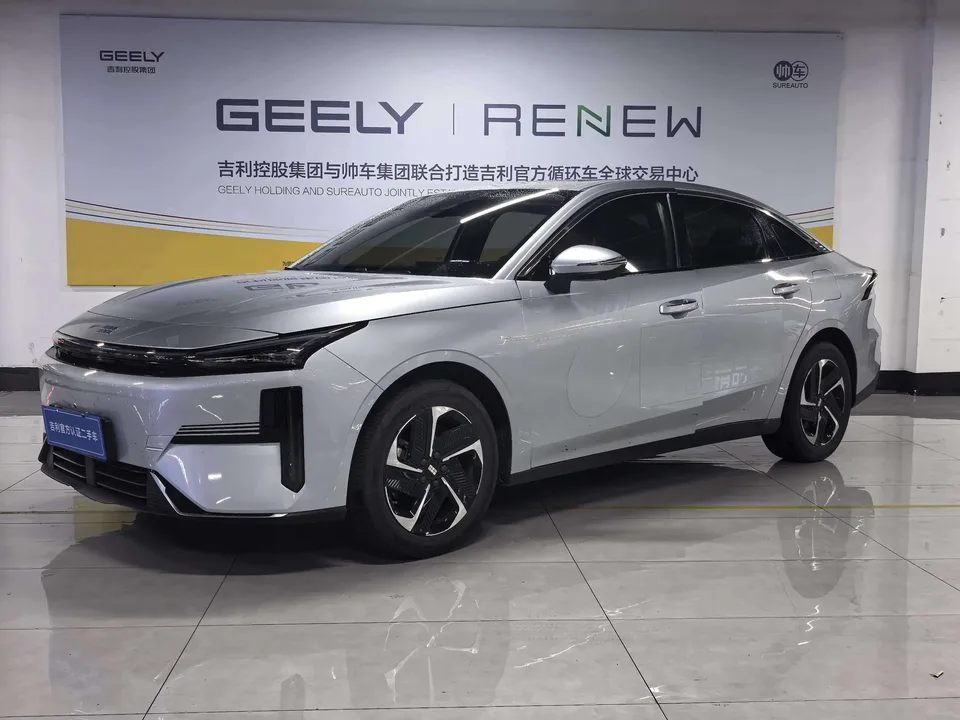Geely Galaxy L6 Galaxy L6 2025 1.5 EM-i DHT 140KM Starship Edition 2025 — photo 1, buy with delivery to Moscow