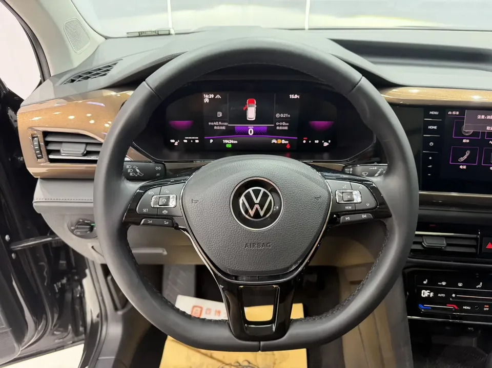 Volkswagen Tharu tuyue 2022 280TSI 2WD Deluxe Edition 2023 — thumbnail 5