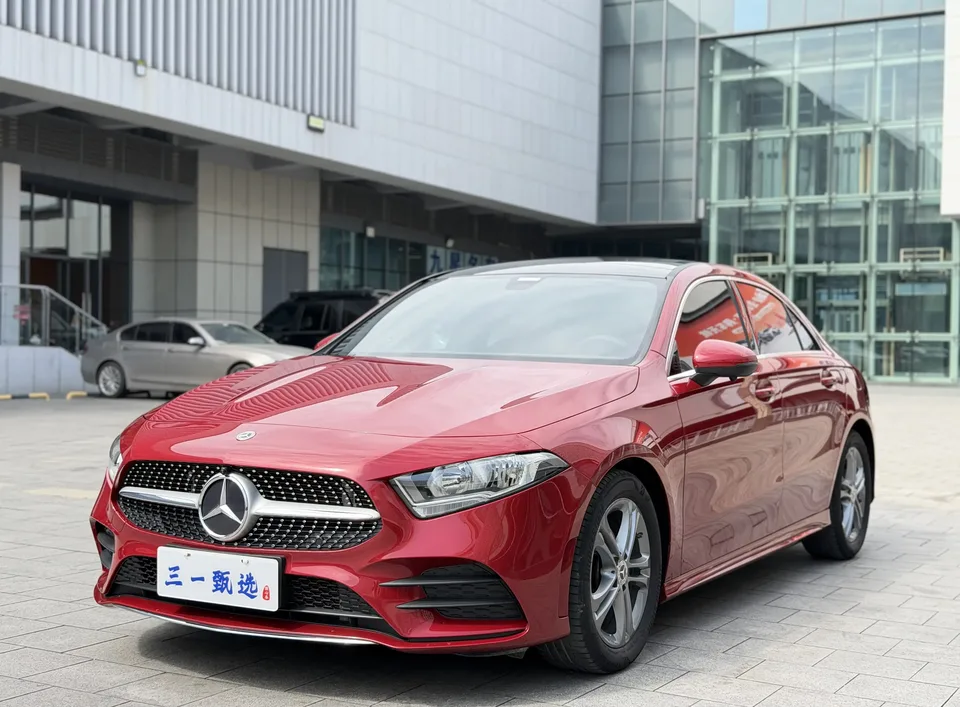 Mercedes-Benz Klasa A Mercedes Benz A Class 2022 A 180 L Sports Sedan 2022 — photo 1, buy with delivery to Moscow