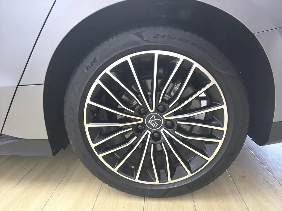 BYD Han DM Chinese DM 2022 DM-i 121KM Premium 2023 — thumbnail 3