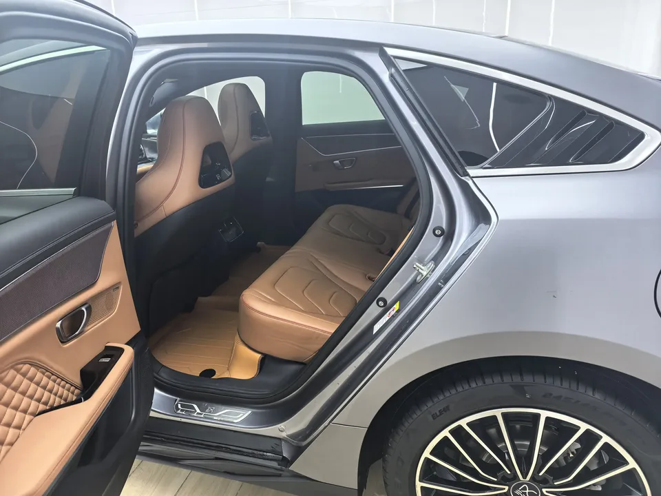 BYD Han DM Chinese DM 2022 DM-i 121KM Premium 2023 — thumbnail 5