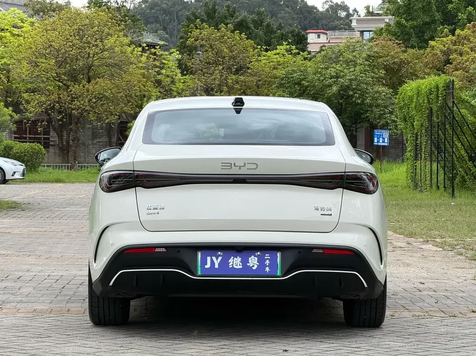 BYD Seal 06DM Seal 06DM 2025 DM-i 120KM Premium Edition 2025 — thumbnail 2