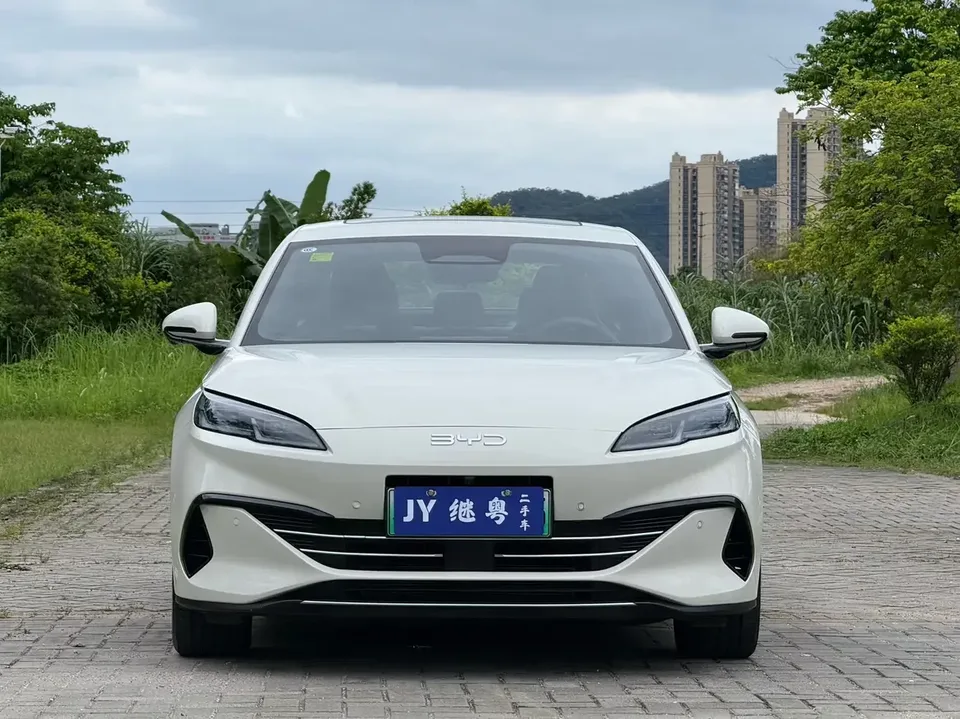 BYD Seal 06DM Seal 06DM 2025 DM-i 120KM Premium Edition 2025 — photo 1, buy with delivery to Moscow