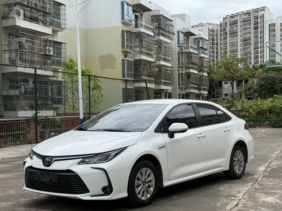 Toyota Corolla Corolla 2021 Dual Engine 1.8L E-CVT Elite Edition 2022 — photo 1, buy with delivery to Moscow