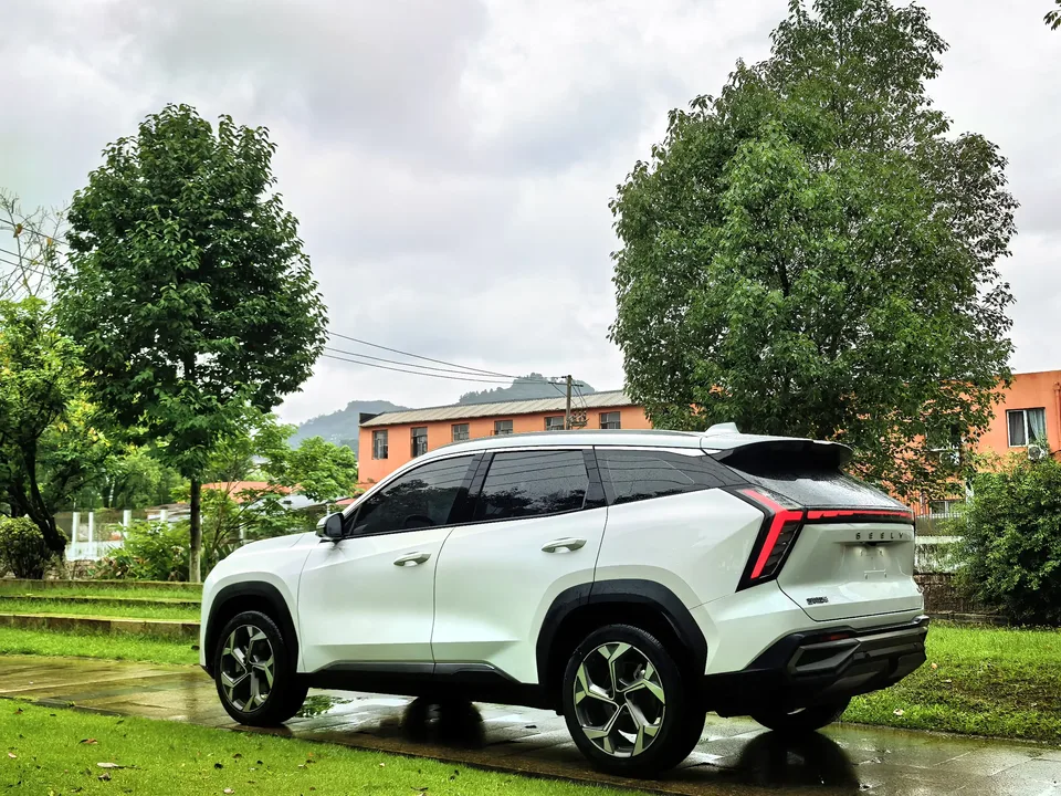 Geely Atlas L Boyue L 2023 1.5TD DCT Luxury 2024 — thumbnail 2