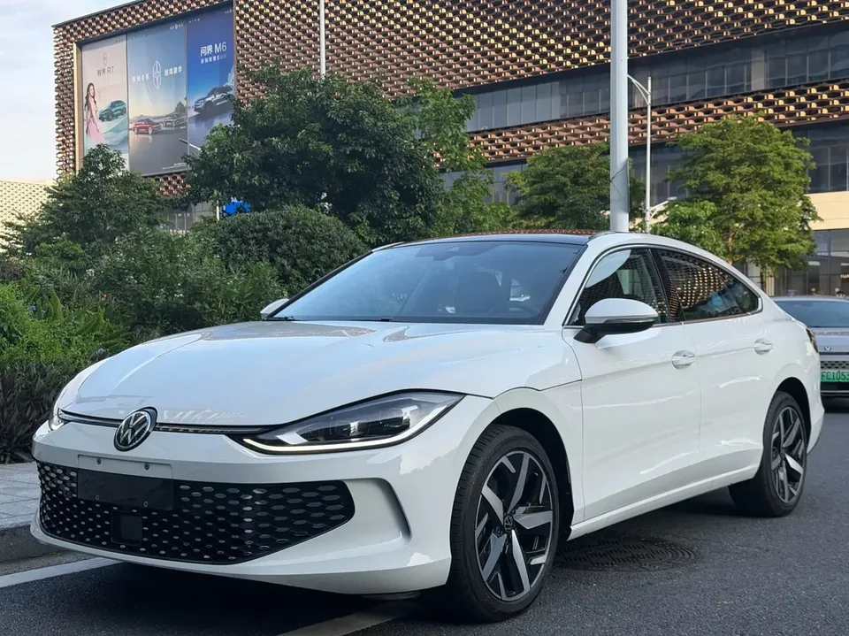 Volkswagen Lamando Lingdu 2024 Lingdu L 280TSI DSG Hot Edition 2024 — photo 1, buy with delivery to Moscow
