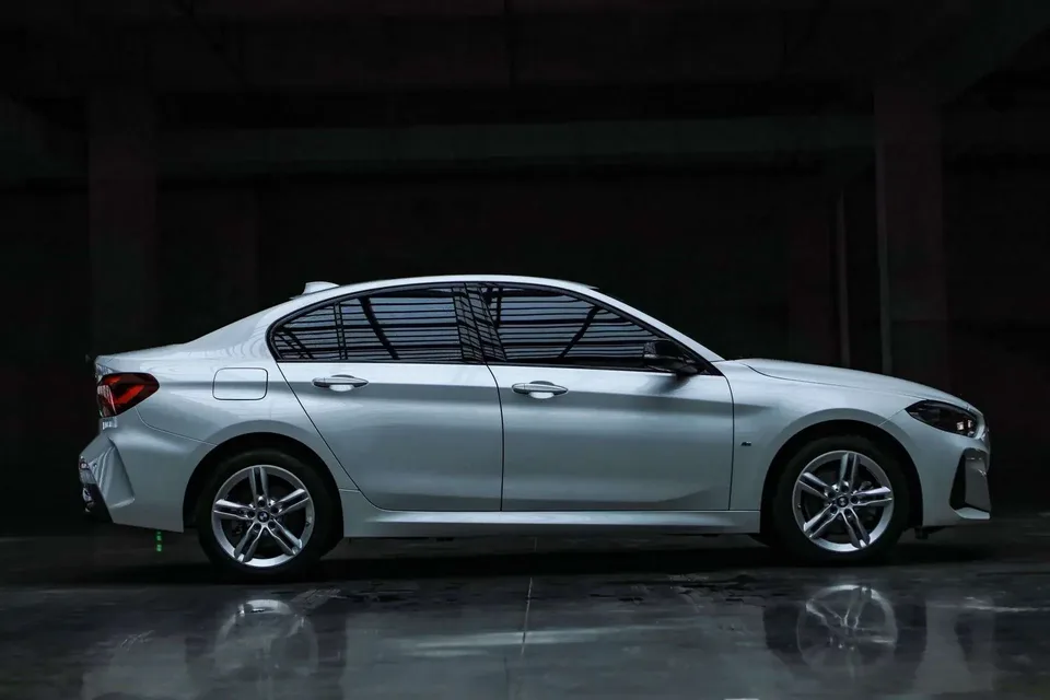 BMW 1 Series BMW 1 Series 2023 120i M Sport Night Edition 2023 — миниатюра 4