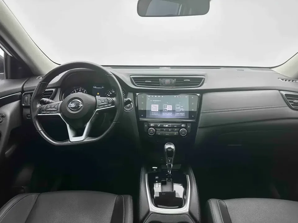 Nissan X-Trail Qijun 2023 Classic Edition 2.0L 2WD Smart Link Premium Edition 2023 — thumbnail 4