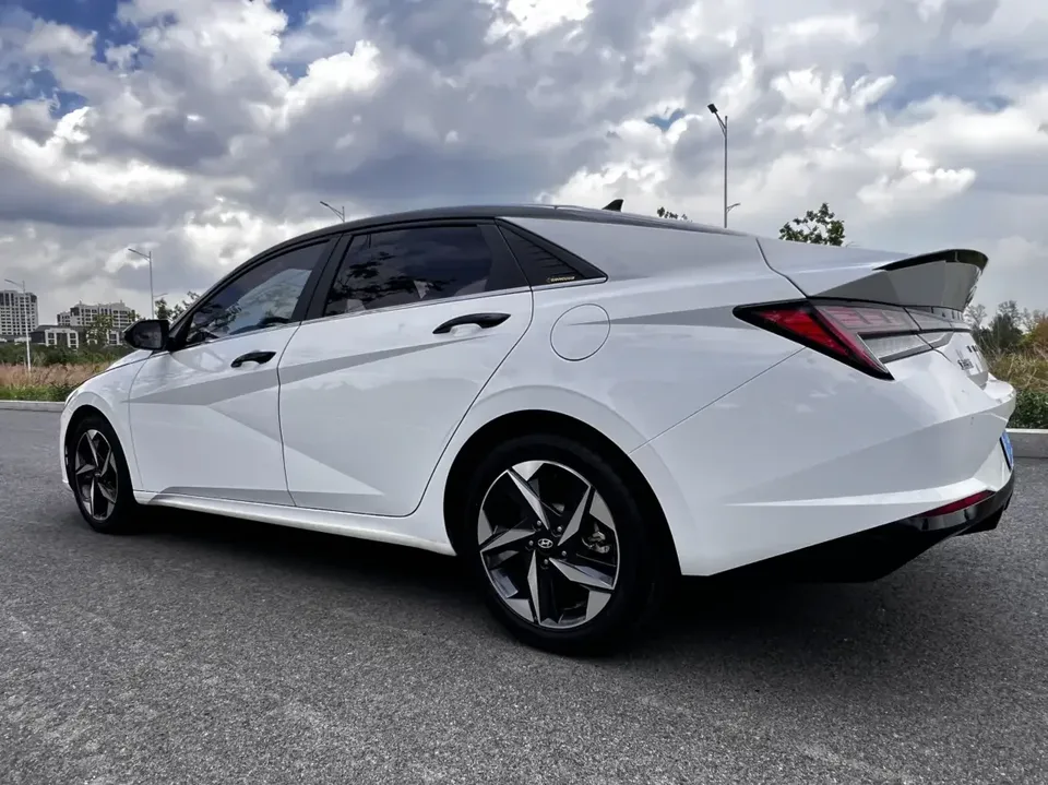 Hyundai Elantra Elantra 2022 240TGDi DCT LUX Premium Edition 2022 — thumbnail 2