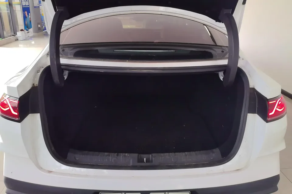 BYD Qin L DM Qin L DM 2024 DM-i 80KM Beyond 2024 — миниатюра 5