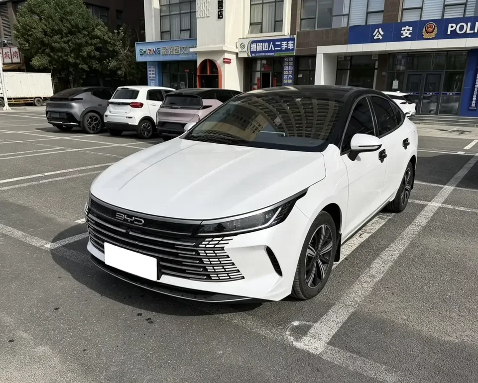 BYD Destroyer 05 Destroyer 05 2023 DM-i Champion Edition 120KM Premium 2023 — photo 1, buy with delivery to Moscow