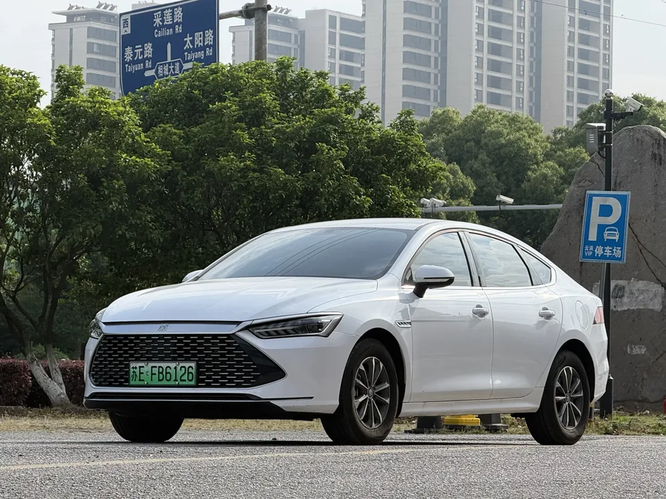 BYD Qin PLUS DM Qin PLUS DM 2024 Honor Edition DM-i 55KM Leading Edition 2025 — photo 1, buy with delivery to Moscow