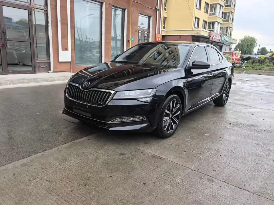 Skoda Superb Speedy 2024 TSI280 DSG Premium Edition 2023 — фото 1, купить с доставкой в Москву