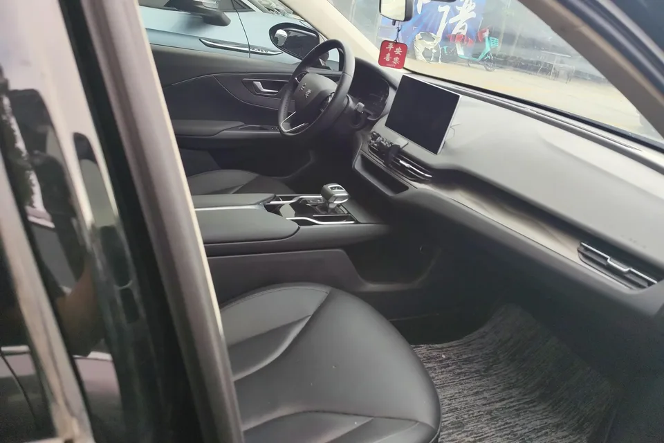 Hongqi E-QM5 Hongqi E-QM5 2022 Charging 431km LeXiang Edition 5-seater 2023 — thumbnail 3