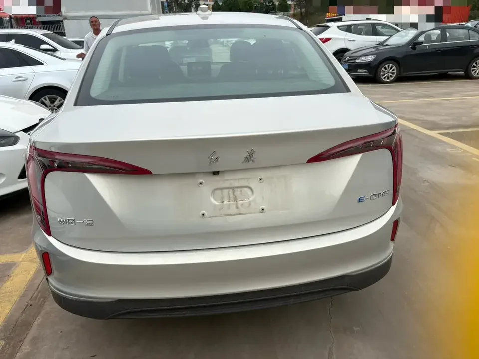 Hongqi E-QM5 Hongqi E-QM5 2022 Charging 431km LeXiang Edition 5-seater 2022 — thumbnail 2