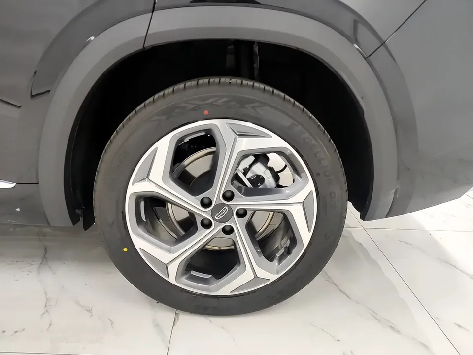 Geely Monjaro Xingyue L 2024 2.0TD DCT EVO 2WD Changfeng Edition 2026 — thumbnail 3