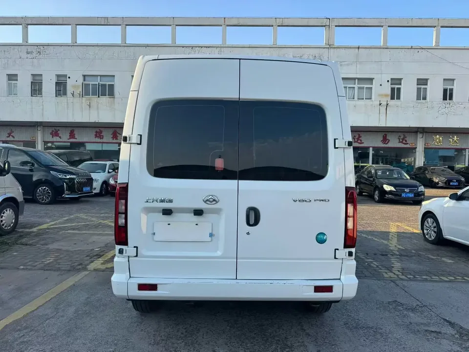 Datong Xintu V80 Xintu V80 2023 PLUS 2.0T 6-speed manual all-rounder long axis mid-top 6-9 seats 2024 — thumbnail 2