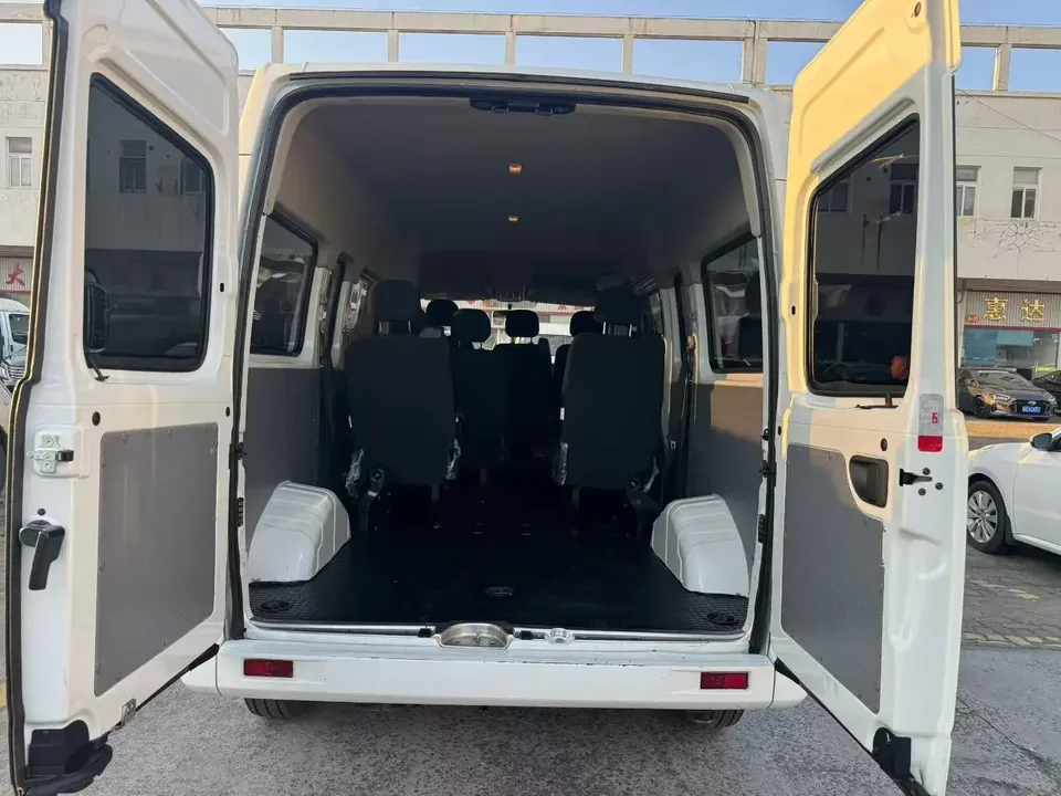 Datong Xintu V80 Xintu V80 2023 PLUS 2.0T 6-speed manual all-rounder long axis mid-top 6-9 seats 2024 — thumbnail 3