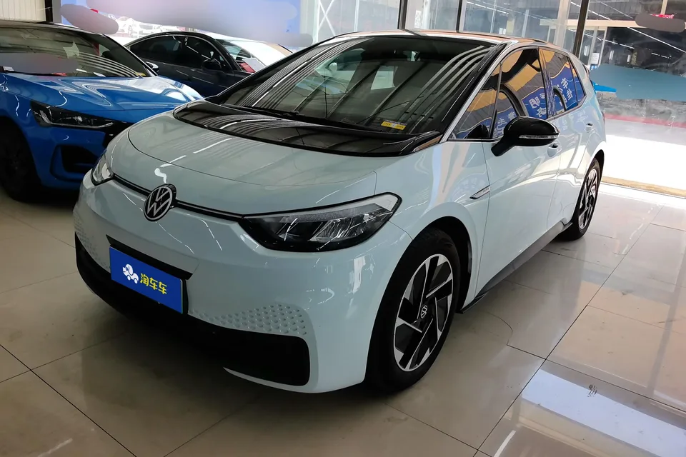 Volkswagen ID.3 Volkswagen ID.3 2023 Pure Smart Edition 2023 — photo 1, buy with delivery to Moscow