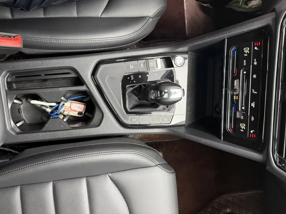Volkswagen Tharu tuyue 2021 280TSI 2WD Deluxe Edition 2022 — thumbnail 3