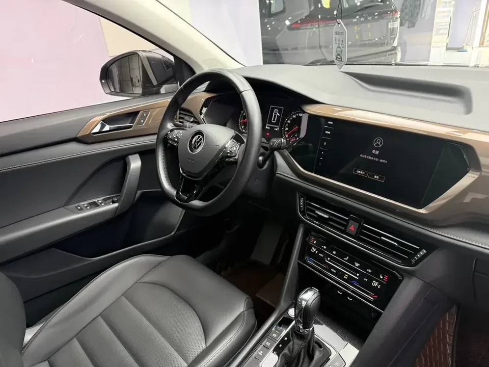 Volkswagen Tharu tuyue 2021 280TSI 2WD Deluxe Edition 2022 — thumbnail 5