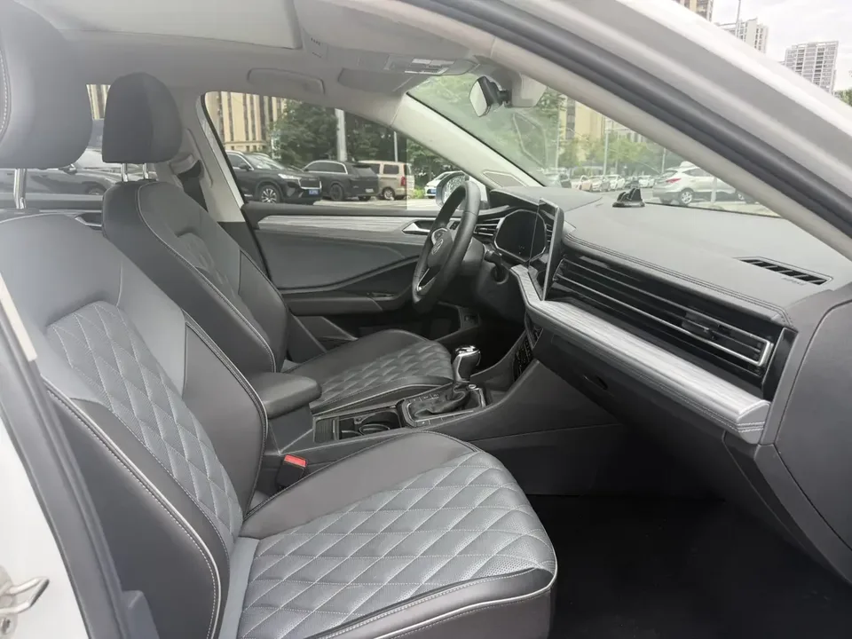 Volkswagen Sagitar Sagitar 2023 200TSI DSG Flying Edition 2023 — thumbnail 4